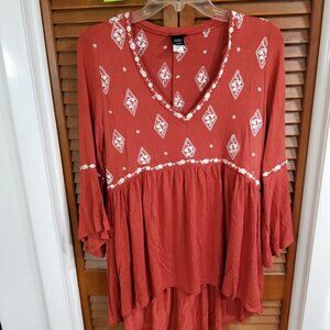 Torrid Super Soft Embroidered Babydoll Tee with bell sleeves, Size 00, Orange